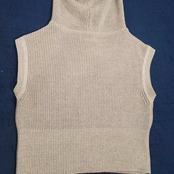 💫 L'Academie Knit Sleeveless Hoodie 💫 - Picture 6 of 8